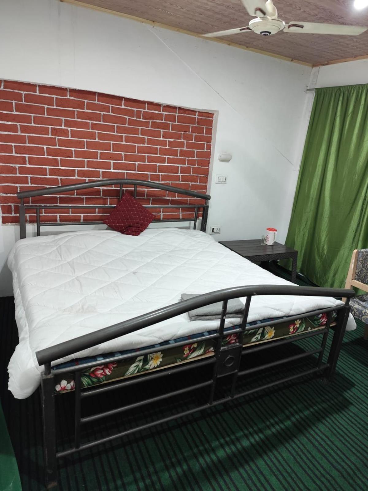 Hotel New Heaven Canal Srinagar  Exterior photo