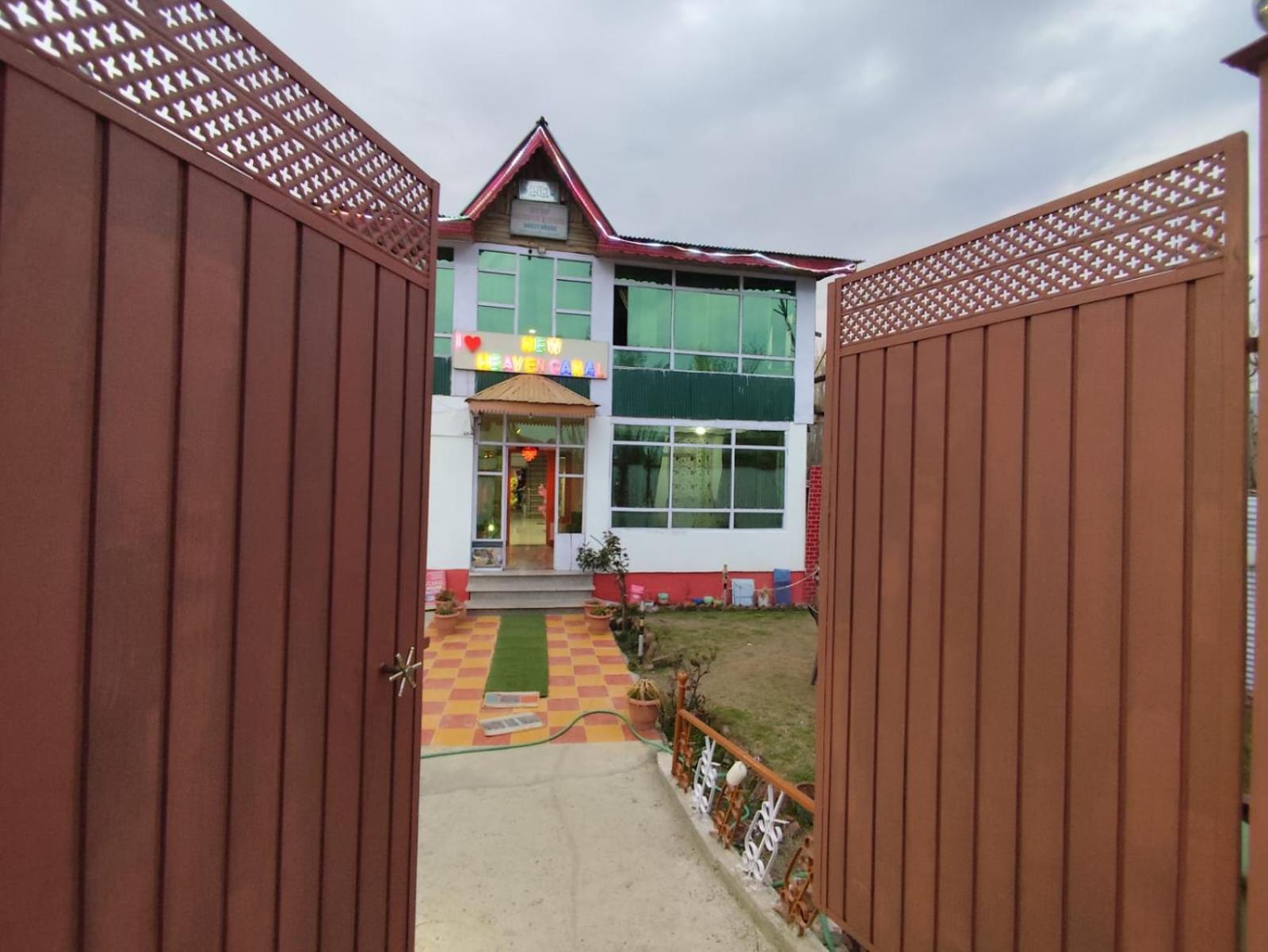 Hotel New Heaven Canal Srinagar  Exterior photo